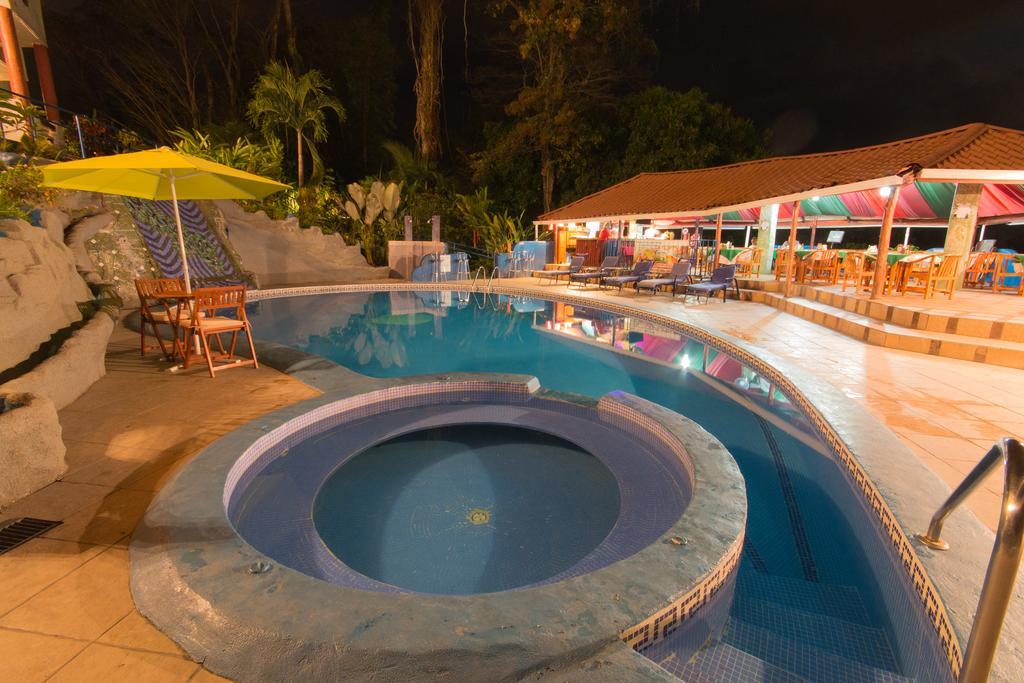 Hotel California Manuel Antonio Exterior photo