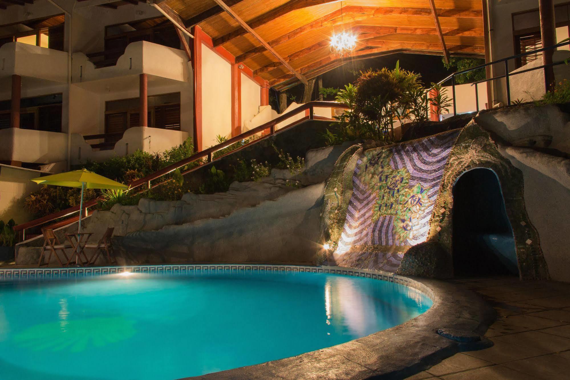 Hotel California Manuel Antonio Exterior photo