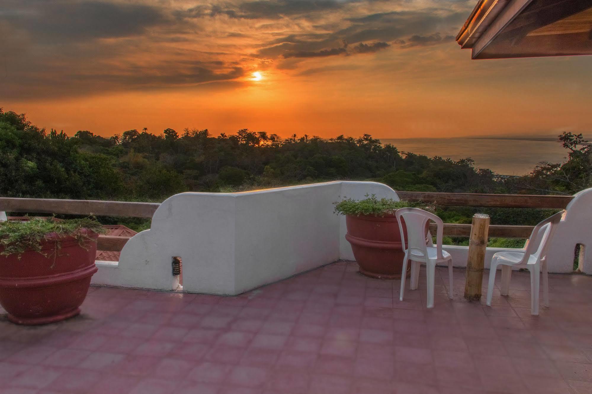 Hotel California Manuel Antonio Exterior photo